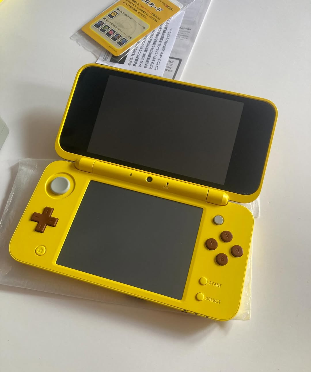 Nintendo 2DS XL Pikachu