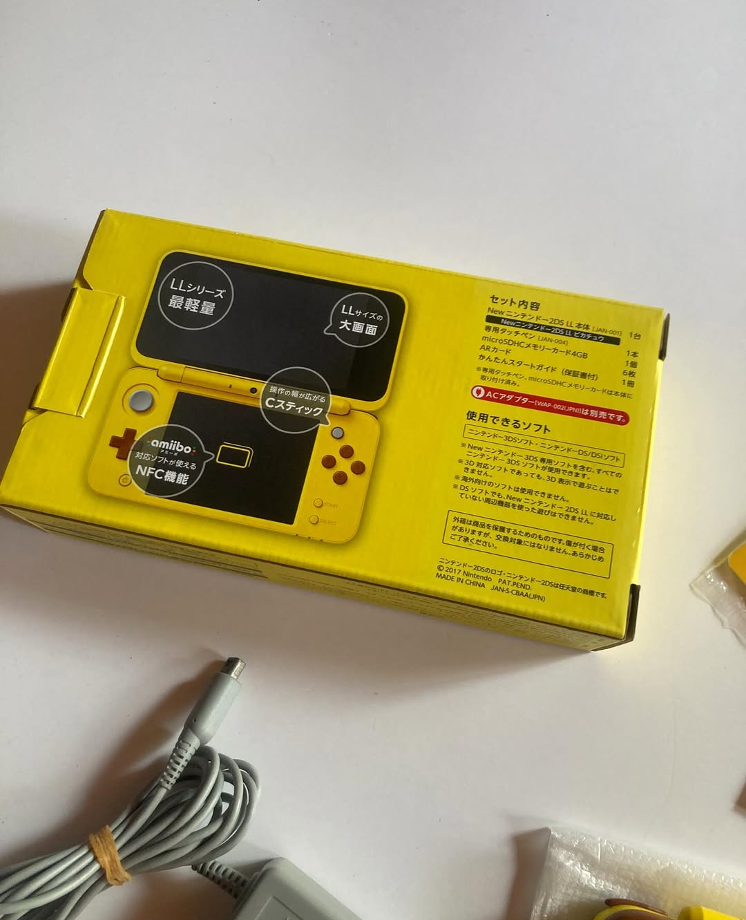 Nintendo 2DS XL Pikachu